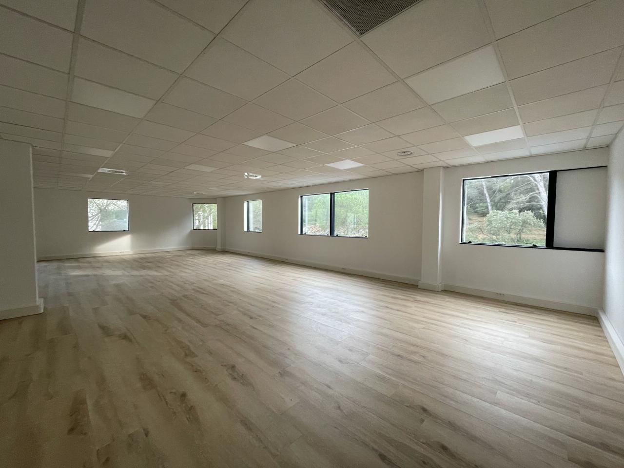 Bureau Aix-en-Provence 160m² Location bureau Aix-en-Provence Bouches-du-Rhône OLBUR2115090 1